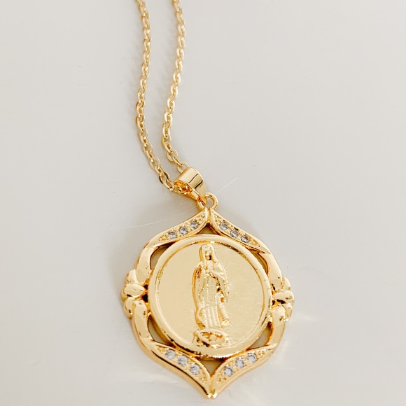 Virgin Mary Medallion Necklace | 14k Gold Filled - Picture 7 of 10